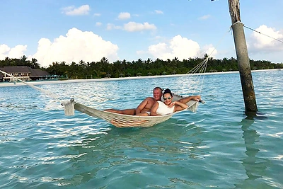 Maldyvuose poilsiavusi Inga Budrienė prabangioje Abramovičiaus saloje paminėjo dvigubą gimtadienį