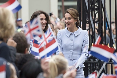 Kembridžo hercogienė Catherine sužavėjo olandus per pirmą savo savarankišką vizitą Nyderlanduose