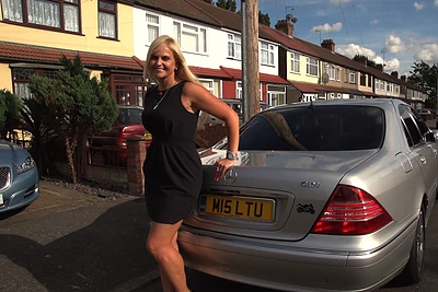 Į Angliją emigravusi Ryčio Cicino vairuotoja: „Tada atrodė, kad esu svarbi pramogų pasaulio dalis“