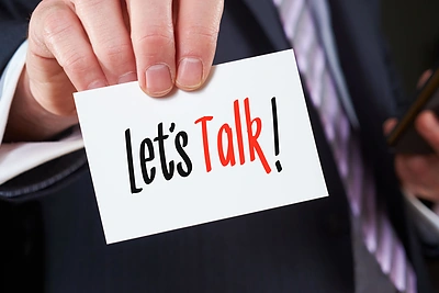 9 kalbėjimo įpročiai, padėsiantys atrodyti protingesniu