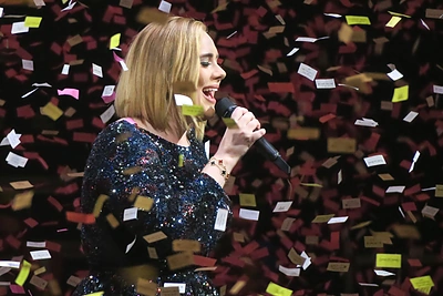 Adele dėl sveikatos problemų atšaukė koncertus Londone: nepatenkintiems gerbėjams siunčia emocingą žinutę