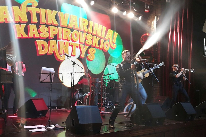 „Antikvariniai Kašpirovskio dantys“ Kijeve