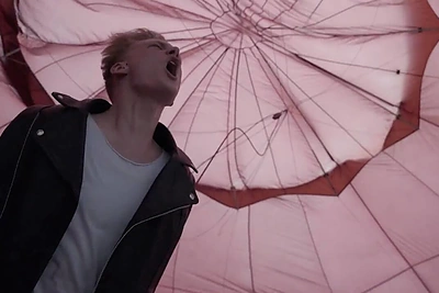 Įvertinkite: „ba.“ pristato naują dainą ir vaizdo klipą „Kūną palikai / atsibudai“