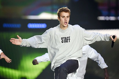 Gerbėjų Mančesteryje nušvilptas Justinas Bieberis metė mikrofoną ir paliko sceną: žiūrėkite vaizdo įrašą