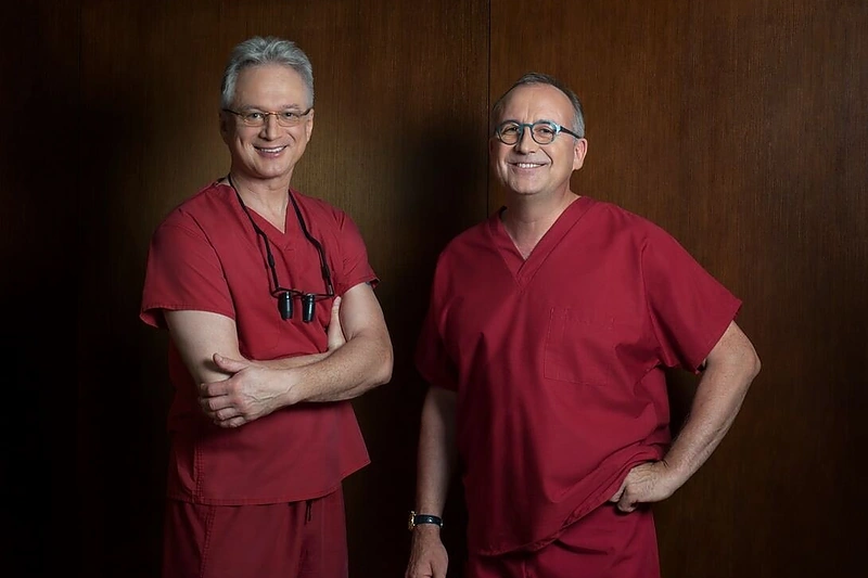 Plastikos chirurgai Renaldas Vaičiūnas ir Dainius Balčiūnas