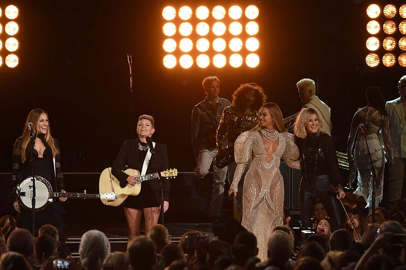 Beyonce ir „Dixie Chicks“ Kantri muzikos apdovanojimuose