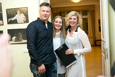 Nijolė Narmontaitė ir Jurgita Jurkutė-Širvaitė su vyru Ryčiu