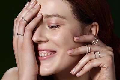 Naujas bendradarbiavimas: „D.Efect“ ir Simona Samojauskaitė pristato juvelyrikos liniją