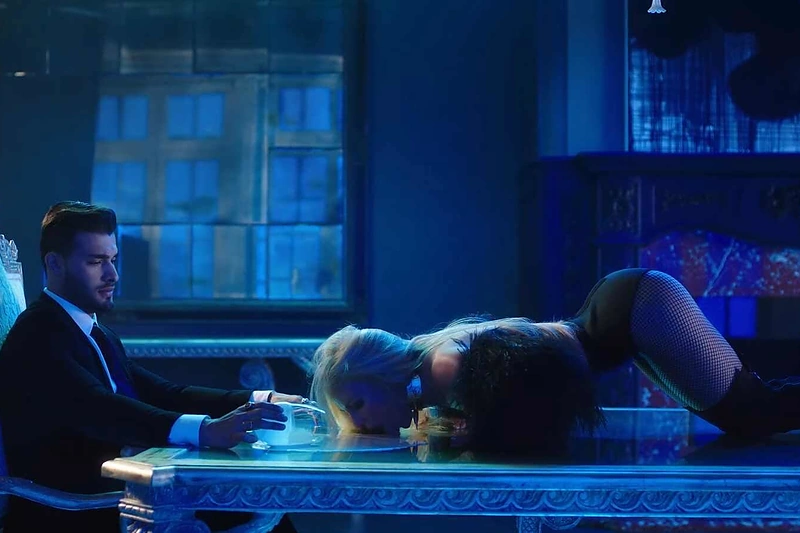 Samas Asghari ir Britney Spears vaizdo klipe „Slumber Party“