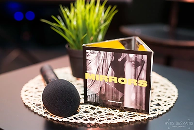 „Deeper Upper“ albumo „Mirrors“ pristatymo akimirka