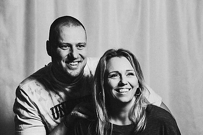 Violeta ir Vilius Tarasovai – 10 metų kartu: pristato meilės dainą „Rytas protingesnis“