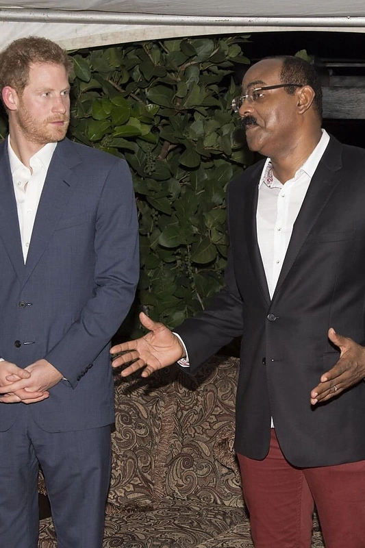 Princas Harry su Antigvos ir Barbudos premjeru Gastonu Browne'u
