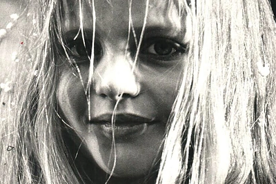 Gabrielė Malinauskaitė filmo „Mergaitė su degtukais“ filmavimo aikštelėje