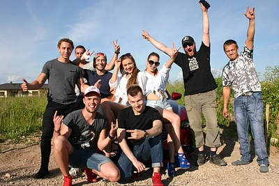 Kadras iš filmo „Be 5 Min. Vedę“