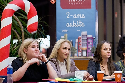 Kalėdų senelio rinkimų akimirka