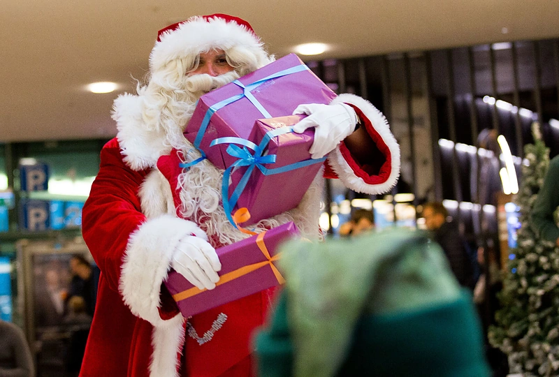 Kalėdų senelio rinkimų akimirka