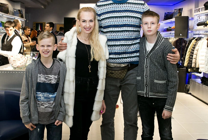 Darjušas Lavrinovičius su žmona Edita ir sūnumis