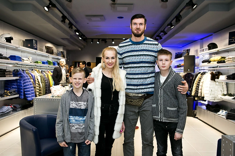 Darjušas Lavrinovičius su žmona Edita ir sūnumis