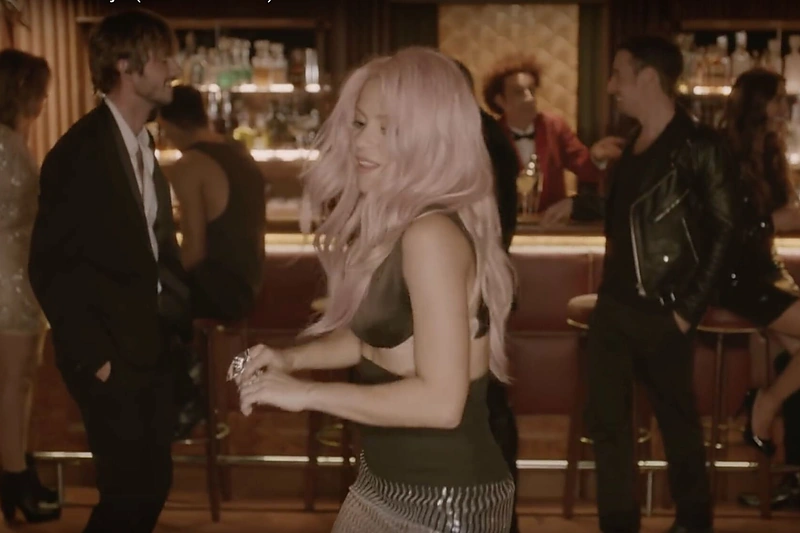 Lietuvis Marius Shakiros vaizdo klipe (kairėje)