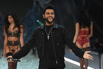 The Weeknd paaukojo pusę milijono dolerių su rasizmu kovojančioms organizacijoms: ragina prisidėti ir kitus