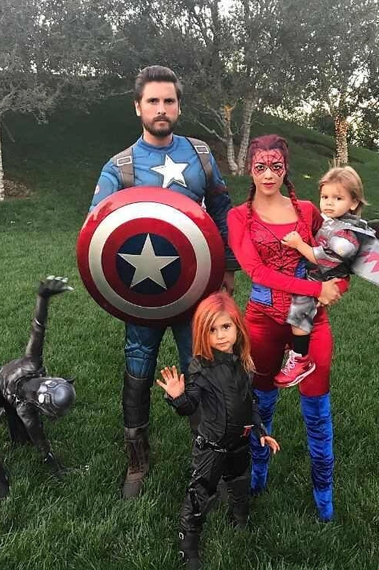 Scottas Disickas ir Kourtney Kardashian su vaikais