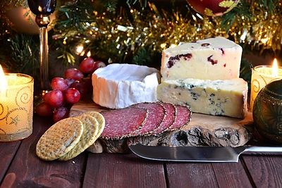 Ką prieš šventes į krepšelį turguje dedasi gurmanai? Dovanų idėjos