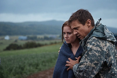 Amy Adams ir Jeremy Renneris filme „Atvykimas“