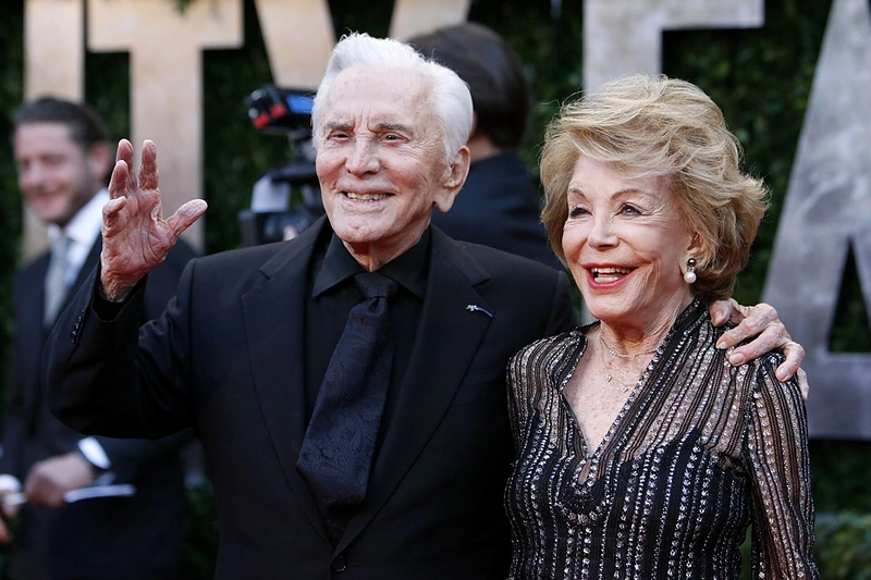 Kirkas Douglasas su žmona Anne (2010 m.)