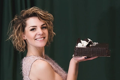 Liucinos Rimgailės šventinis deserto receptas: pagaminti medaus pyragą su marcipanais visai lengva