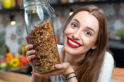 Maisto medžiagos, kurios sustiprins ir pagražins plaukus