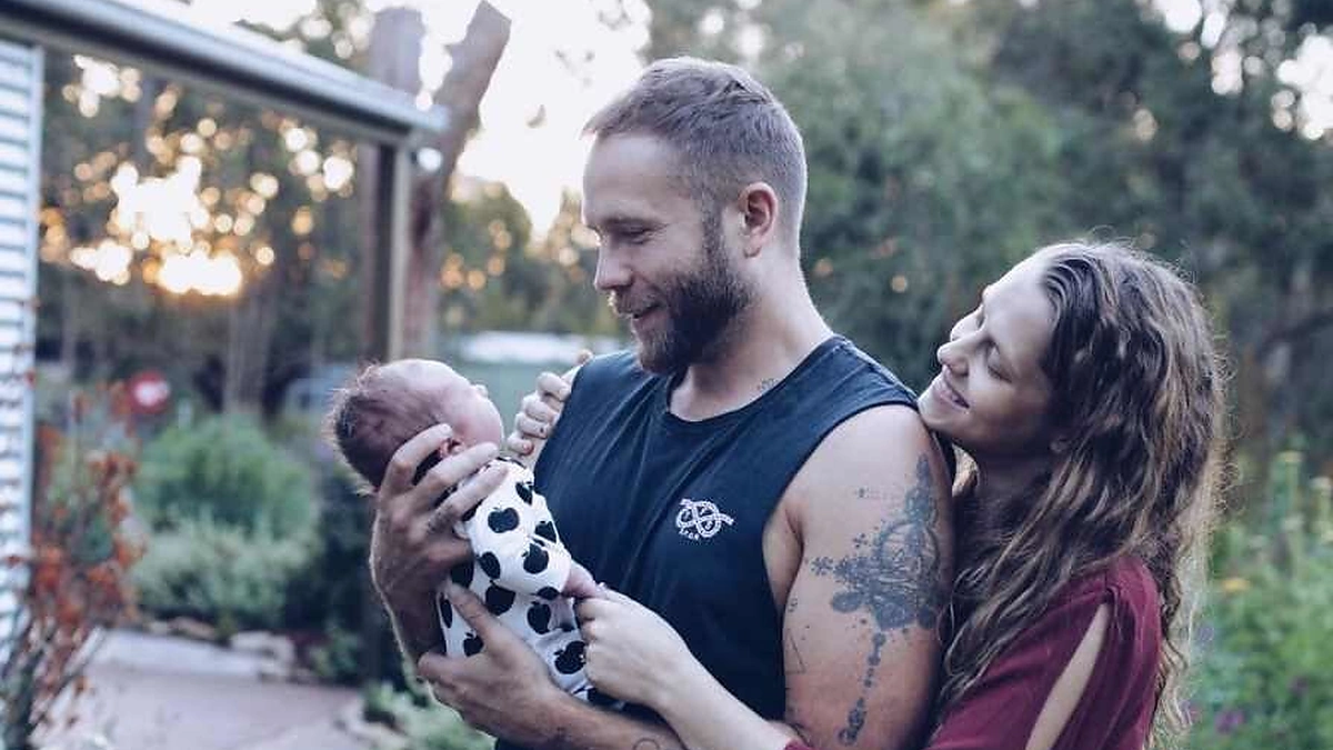 Teresa Palmer ir Markas Webberis su sūnumi Forestu