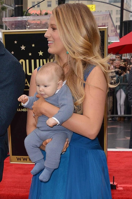 Blake Lively su dukra