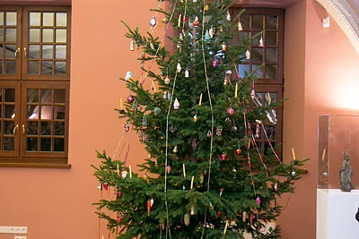 Editos Mildažytės žaisliukais puošta eglė