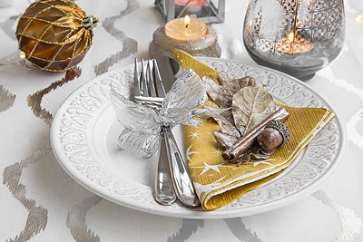 Kalėdinės dekoracijos: rankų darbas ir netikėtos spalvos