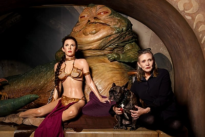Mirė po infarkto lėktuve neatsigavusi „Žvaigždžių karų“ aktorė Carrie Fisher