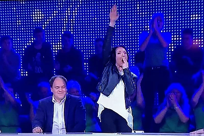 LRT eteryje Hitlerio gestus parodžiusi Asta Baukutė sukėlė skandalą: laida „Atspėk dainą“ sustabdyta