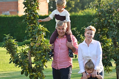 Irena ir Viktoras Pranckiečiai su anūkais