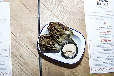 Mėsainių degustacijos akimirka