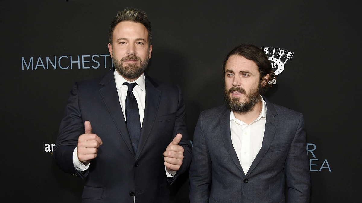 Benas Affleckas ir Casey Affleckas filmo „Mančesteris prie jūros“ premjeroje