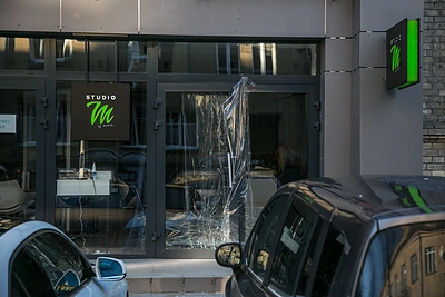 Išlaužtos grožio salono „Studio M“ durys