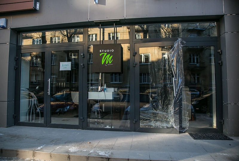 Išlaužtos grožio salono „Studio M“ durys