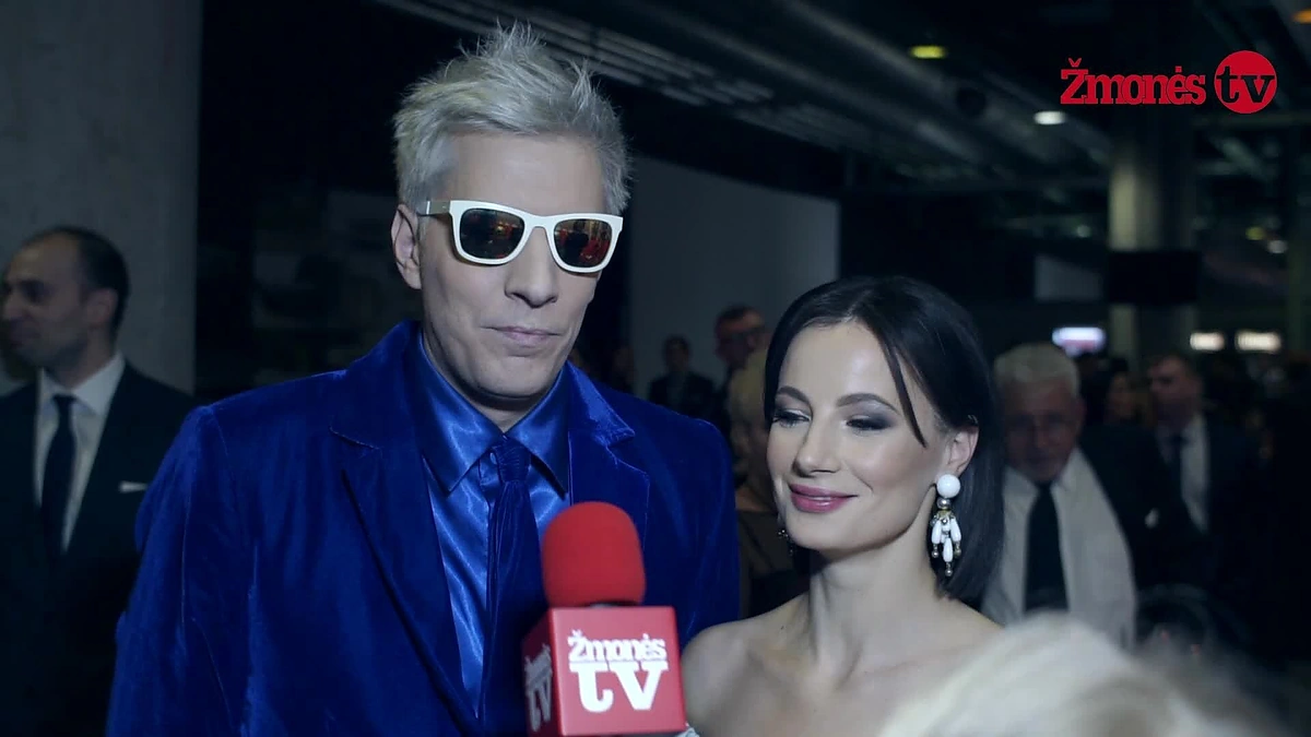 mama-2016-raudonojo-kilimo-elegancija-ir-ekstravagancija