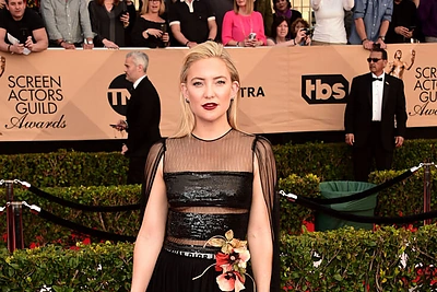 Kate Hudson vilki „Christian Dior“ suknelę