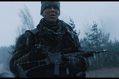 Kadras iš filmo „Siena tarp Rytų ir Vakarų“