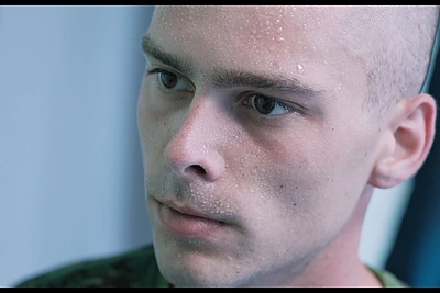 Kadras iš filmo „Siena tarp Rytų ir Vakarų“