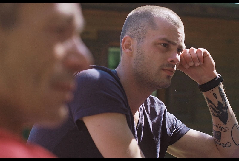 Kadras iš filmo „Siena tarp Rytų ir Vakarų“