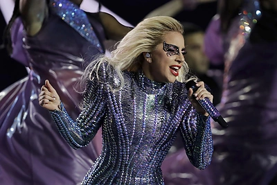Akrobatiniai Lady Gagos triukai užėmė kvapą „Super Bowl“ žiūrovams