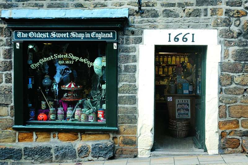 Seniausia saldumynų parduotuvė