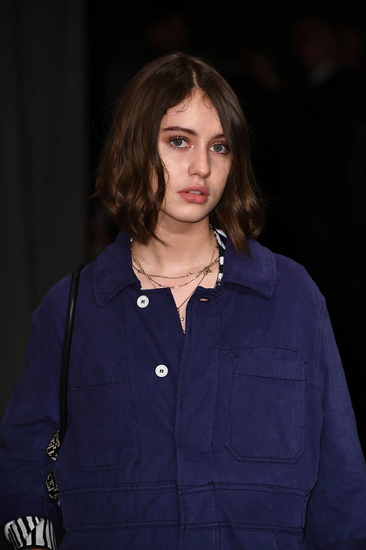 Iris Law, „Burberry“ makiažas