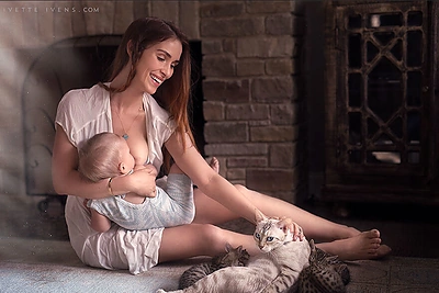 Čikagos lietuvė išgarsėjo fotografuodama žindančias motinas, pati vis dar maitina penkerių metų sūnų